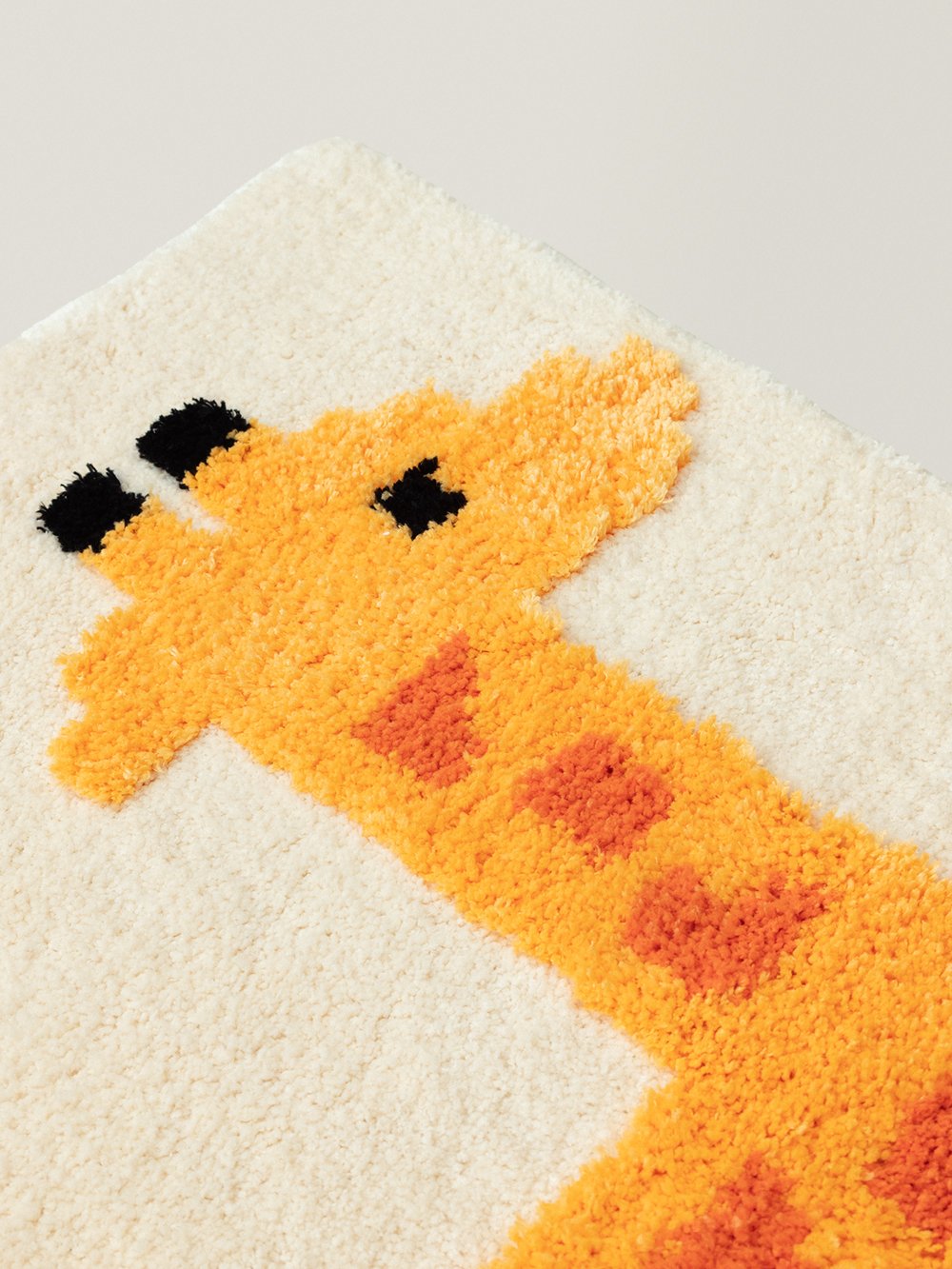 Savanna Giraffe Rug - texture detail