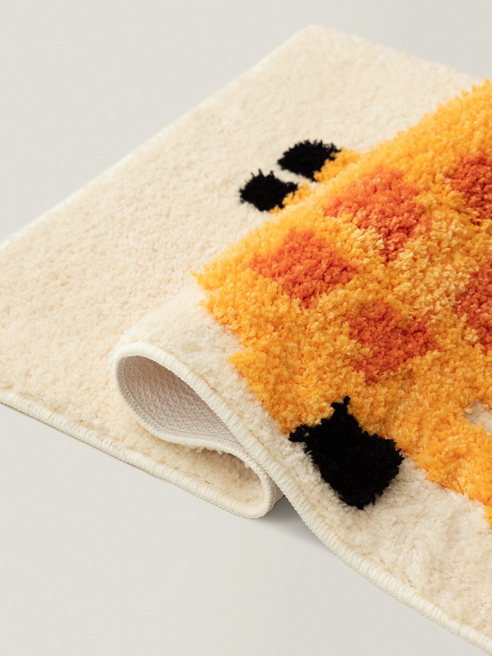 Savanna Giraffe Rug - edge and backing detail