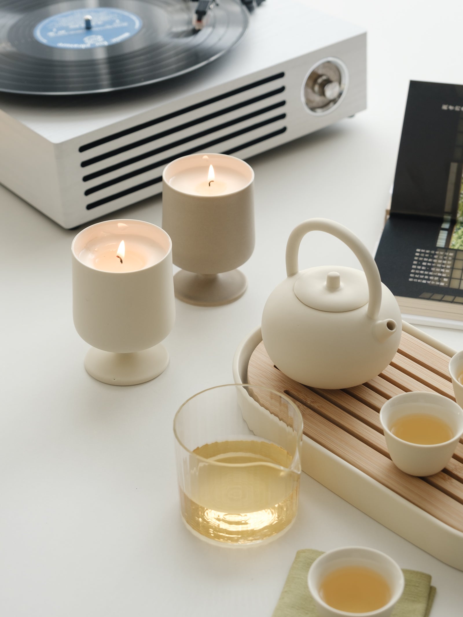 Minimalistischer Räucherbecher mit Stiel