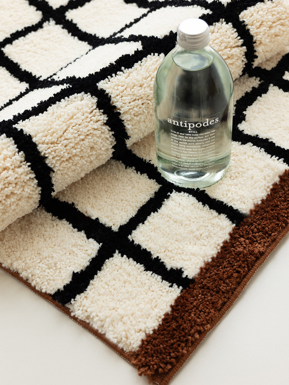 Classic Column Checkered Tufted Rug - additional view 7