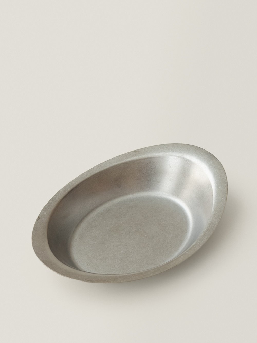 Ova deep plate seen from above, showing the deep oval well