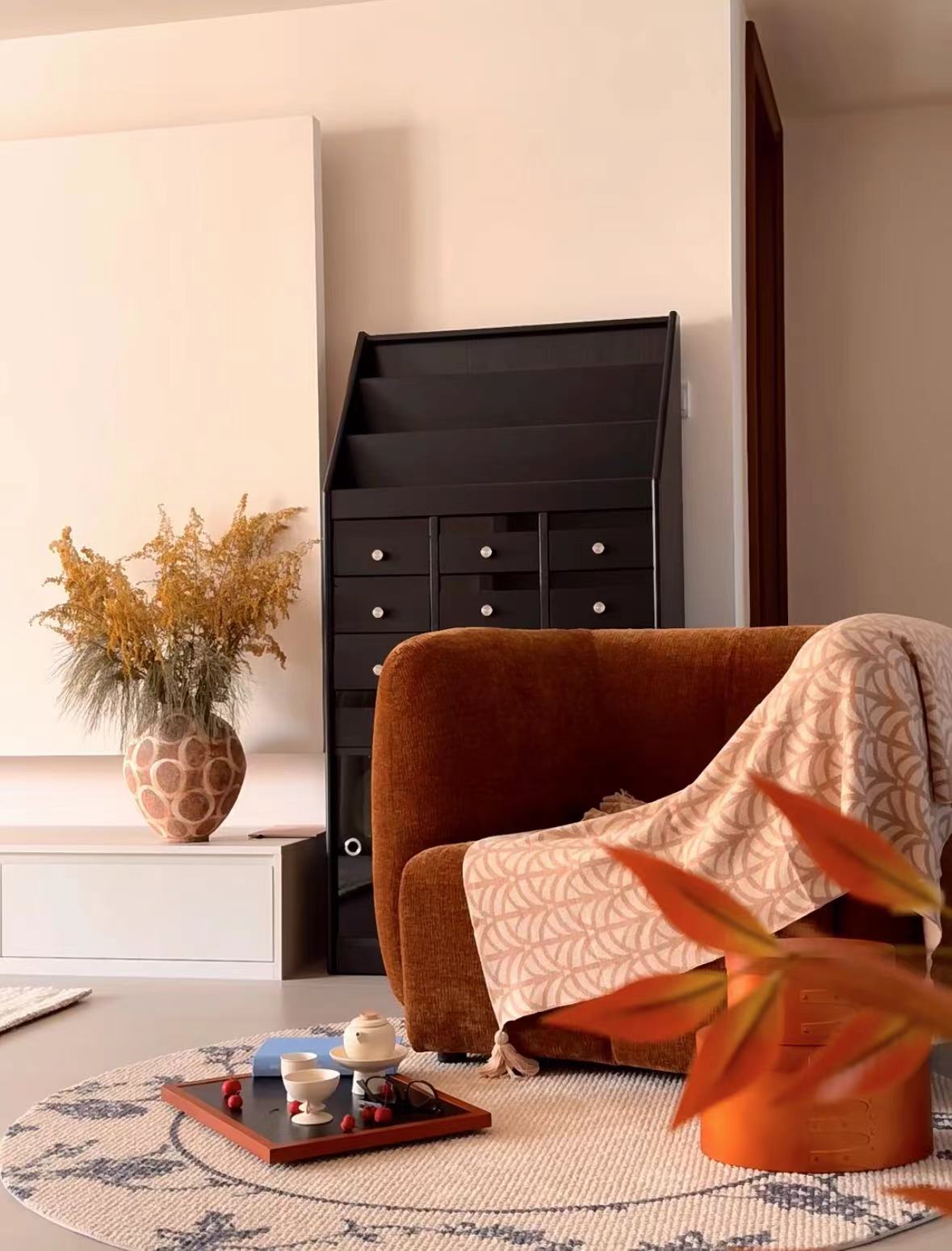 Exploring a Home of Warmth, Elegance, and Artistic Expression