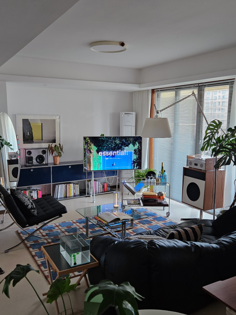 Weekend Retreat at Home: Cozy Urban Oasis Styling Ideas by WENSHUO HOME