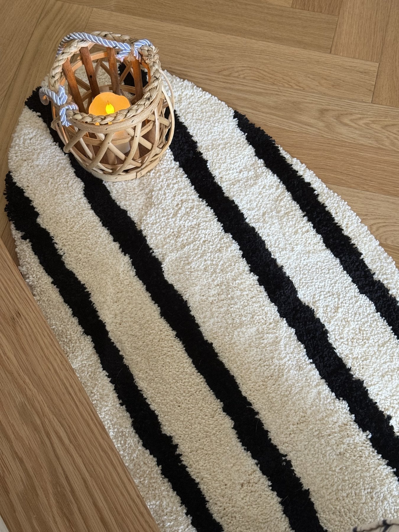 Area Rug on a Clear Table Edge