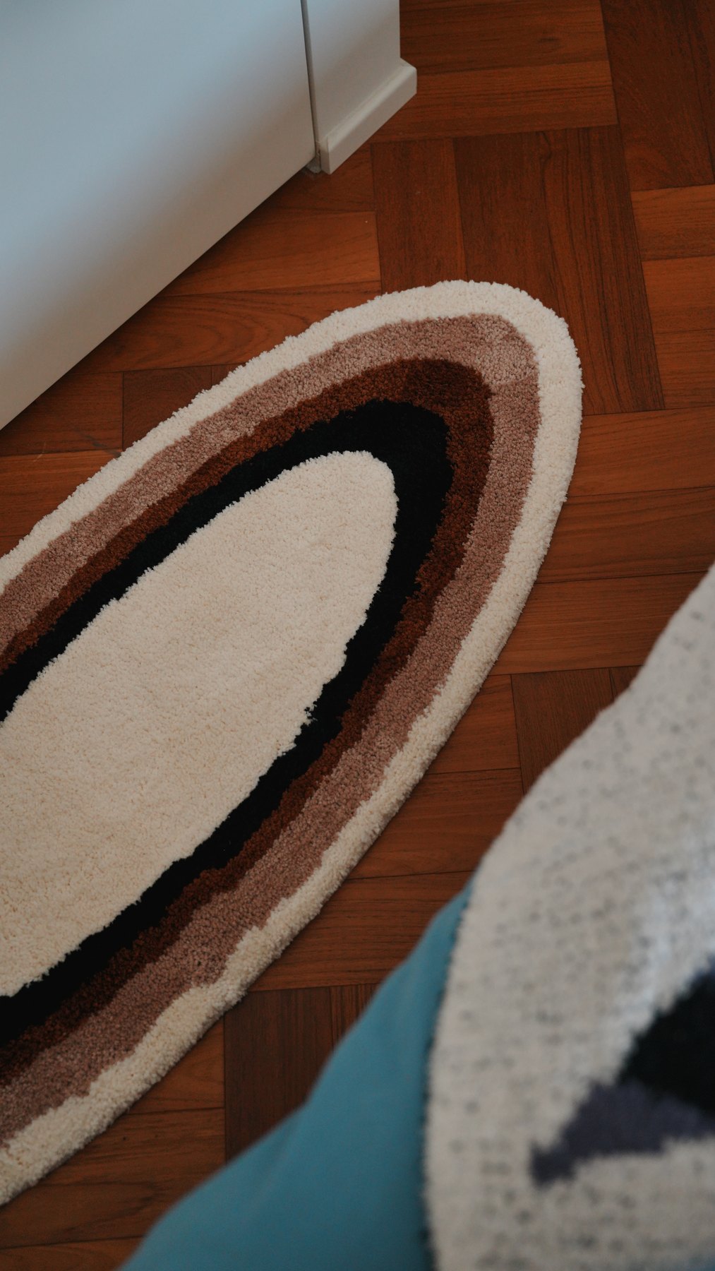 Beach Chair Surf Rug in a Small Room Corner