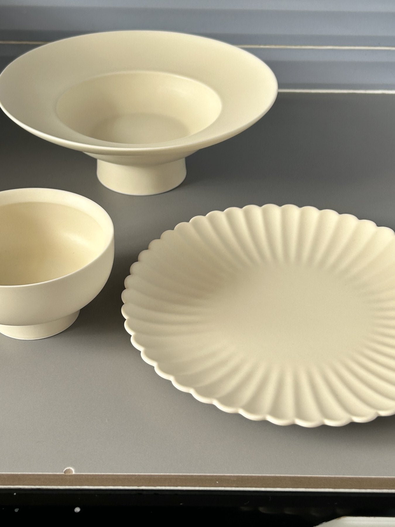 Daisy Tableware with Room Left to Use