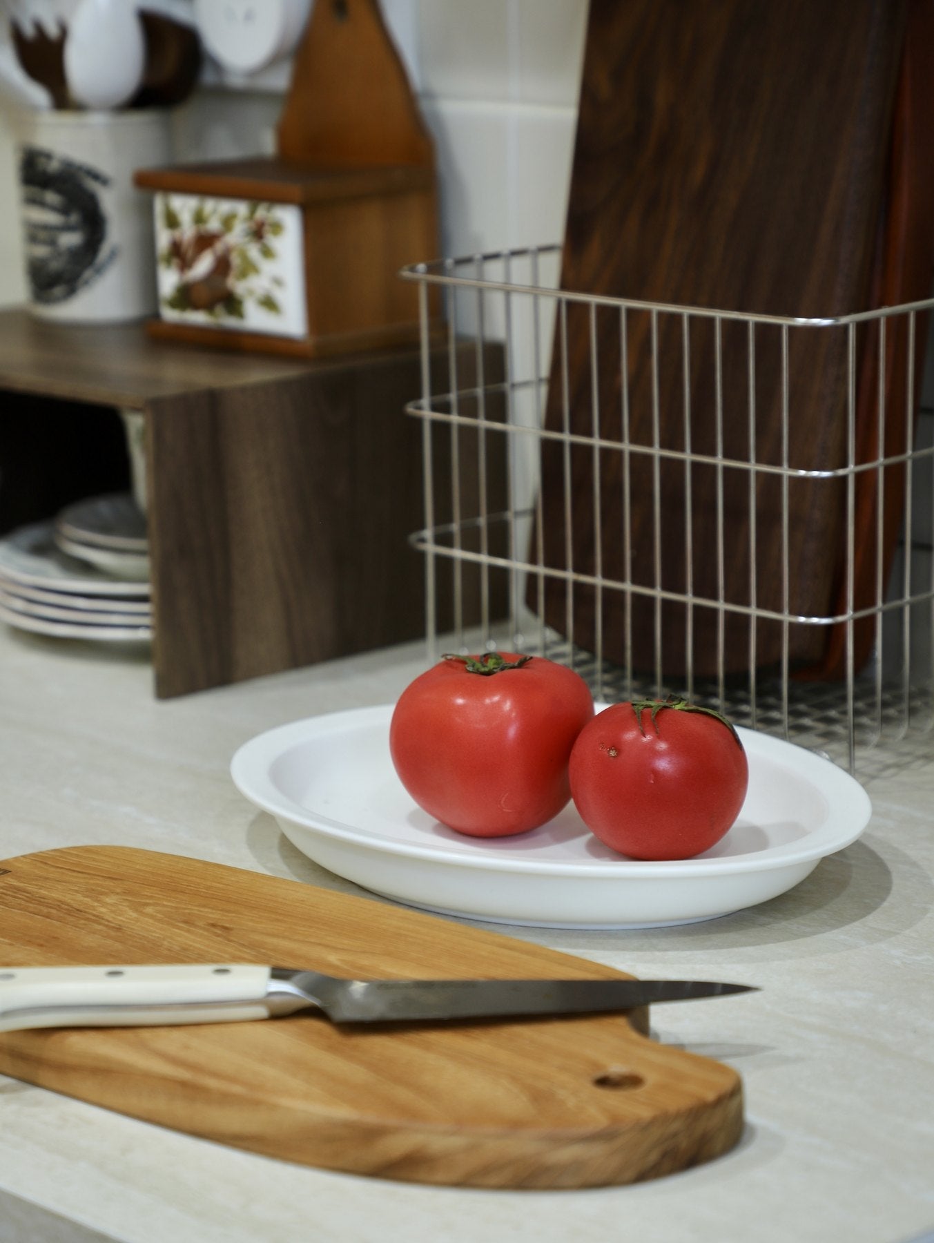 Glaye Plate Styling for a Low Everyday Table
