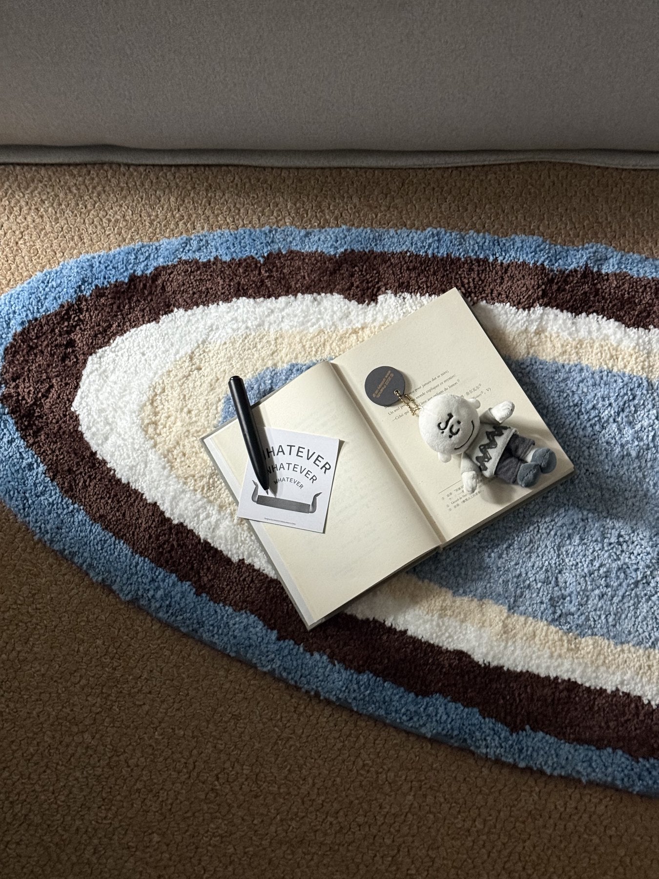 Ripple Oval Rug Styling for a Relaxed Floor Zone