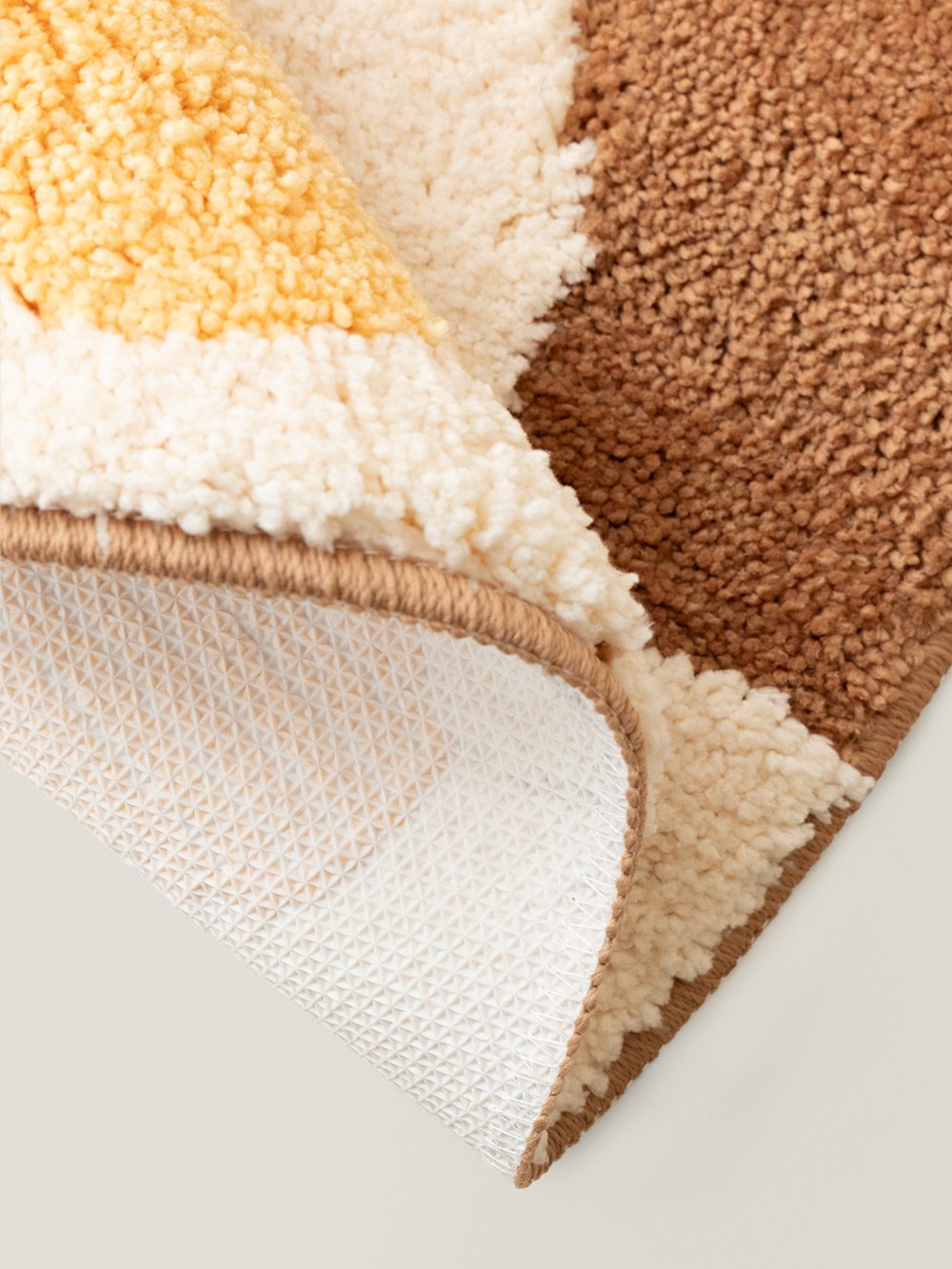 Plumi Plumeria Round Rug - texture detail