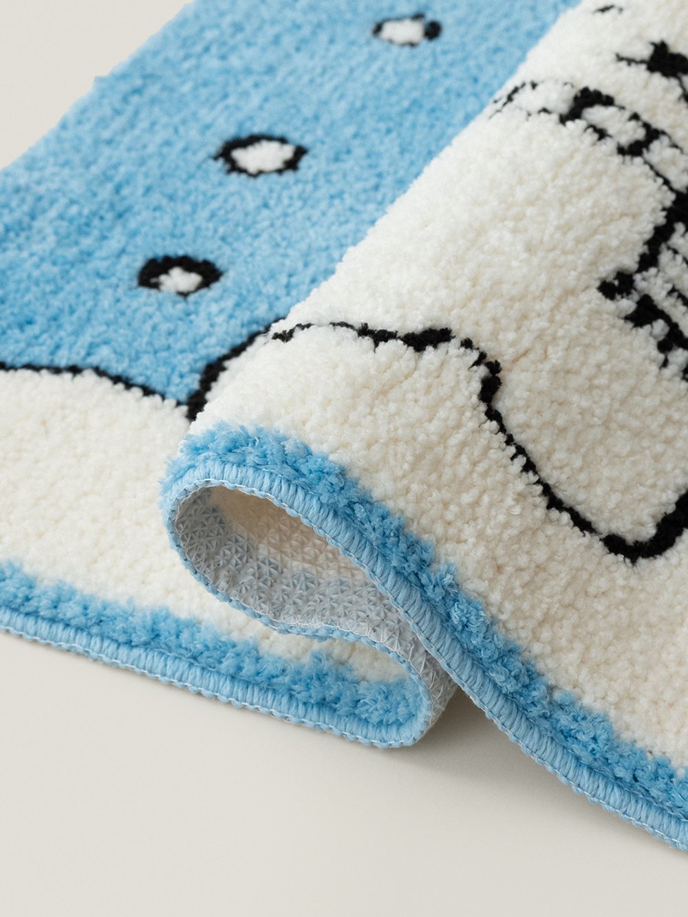 Milo Snow Bear Tufted Rug - texture detail