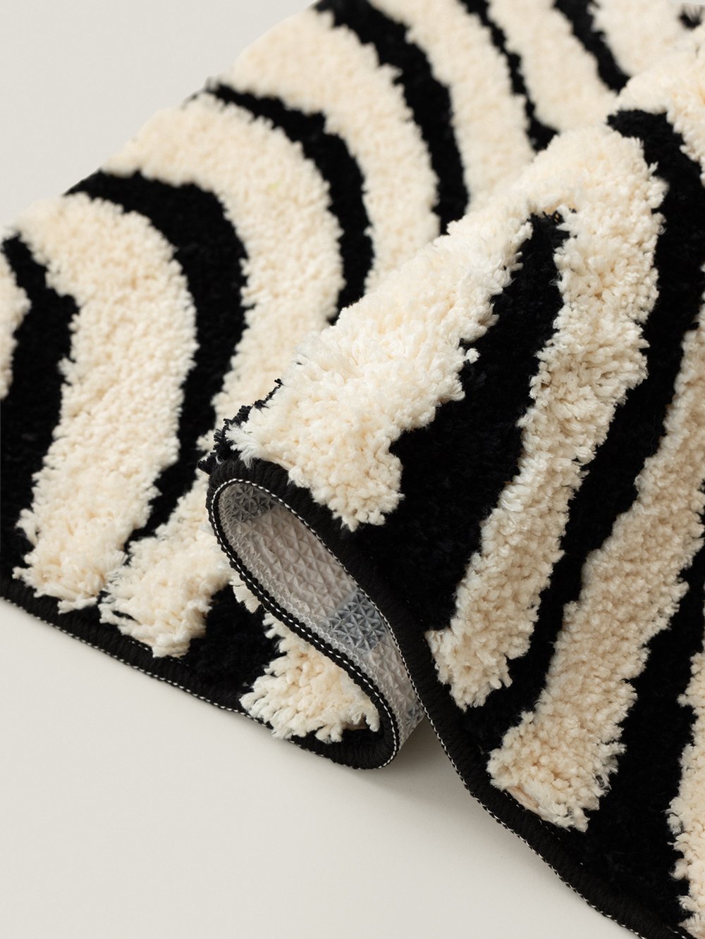 Zebra Pattern Rug - edge and backing detail