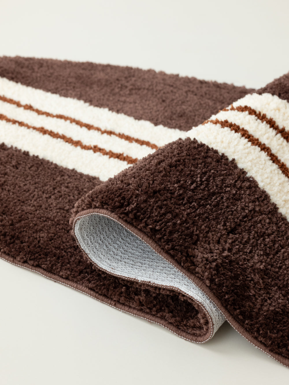 Voidline Narrow Stripe Surfboard Rug (Caramel Brown)