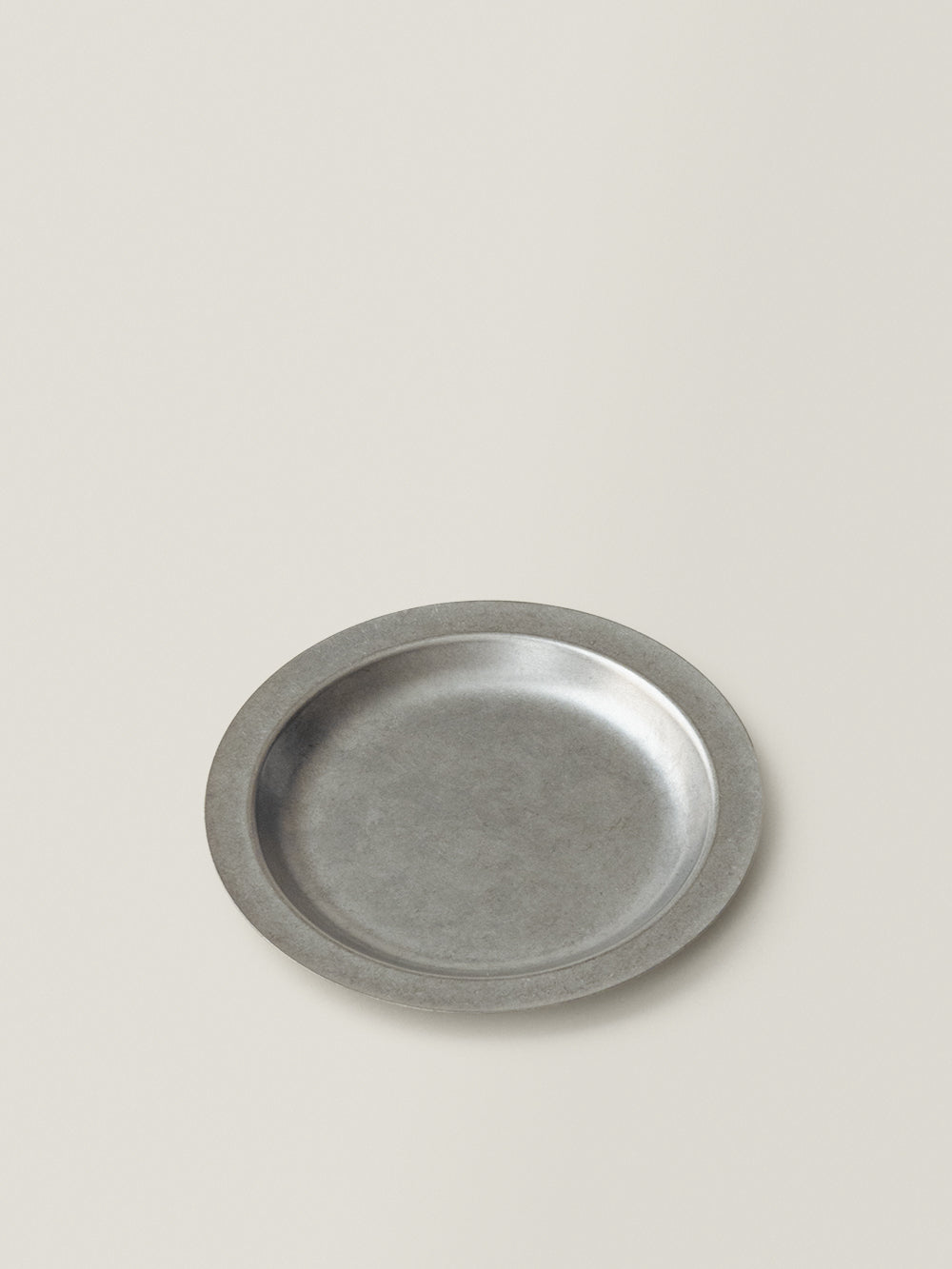 NILO Wide-Rim Round Shallow Plate