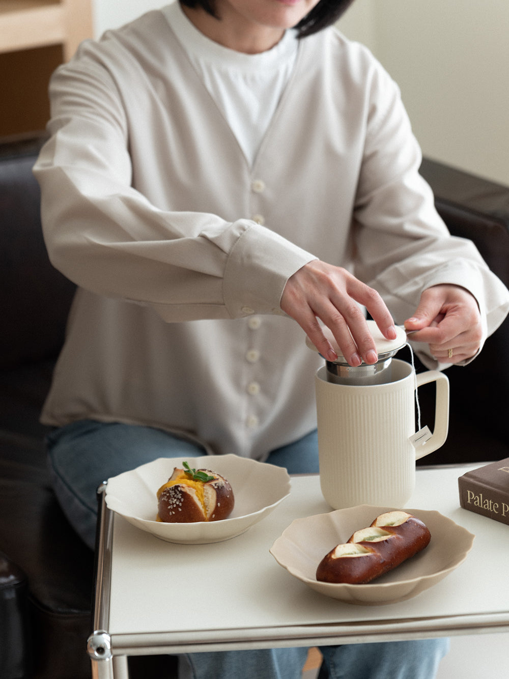 Crème Glaze Vertical Striped Tea Infuser Mug