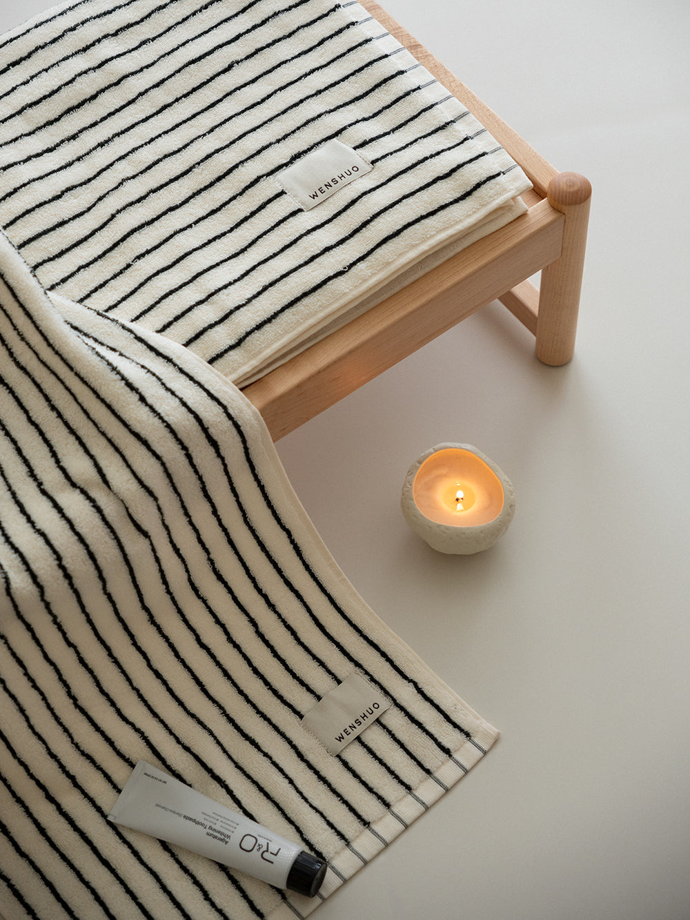 Black&white striped pure cotton bath towel - additional view 2