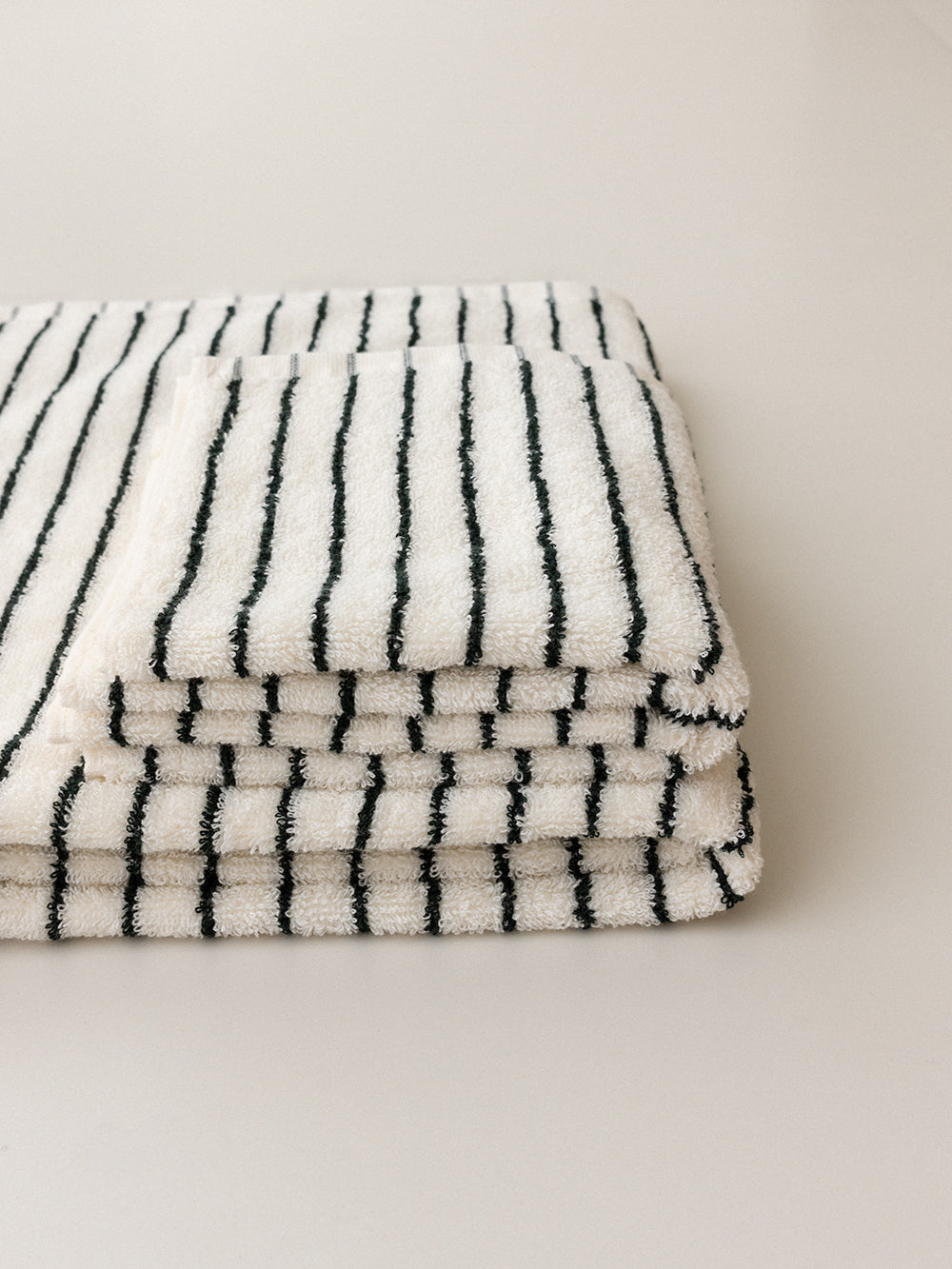 Black&white striped pure cotton bath towel
