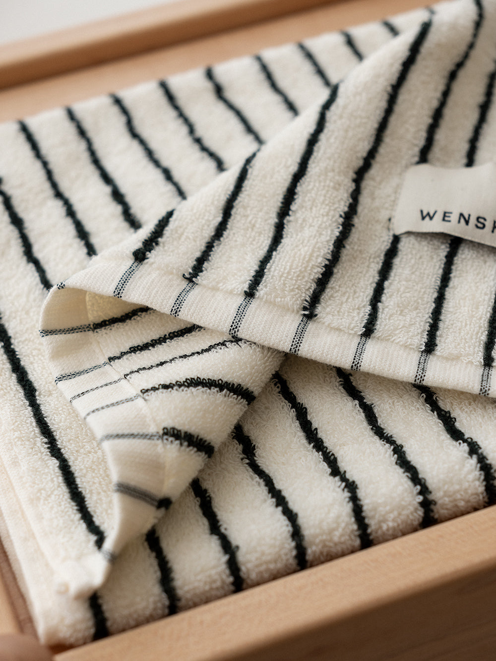Black&white striped pure cotton bath towel