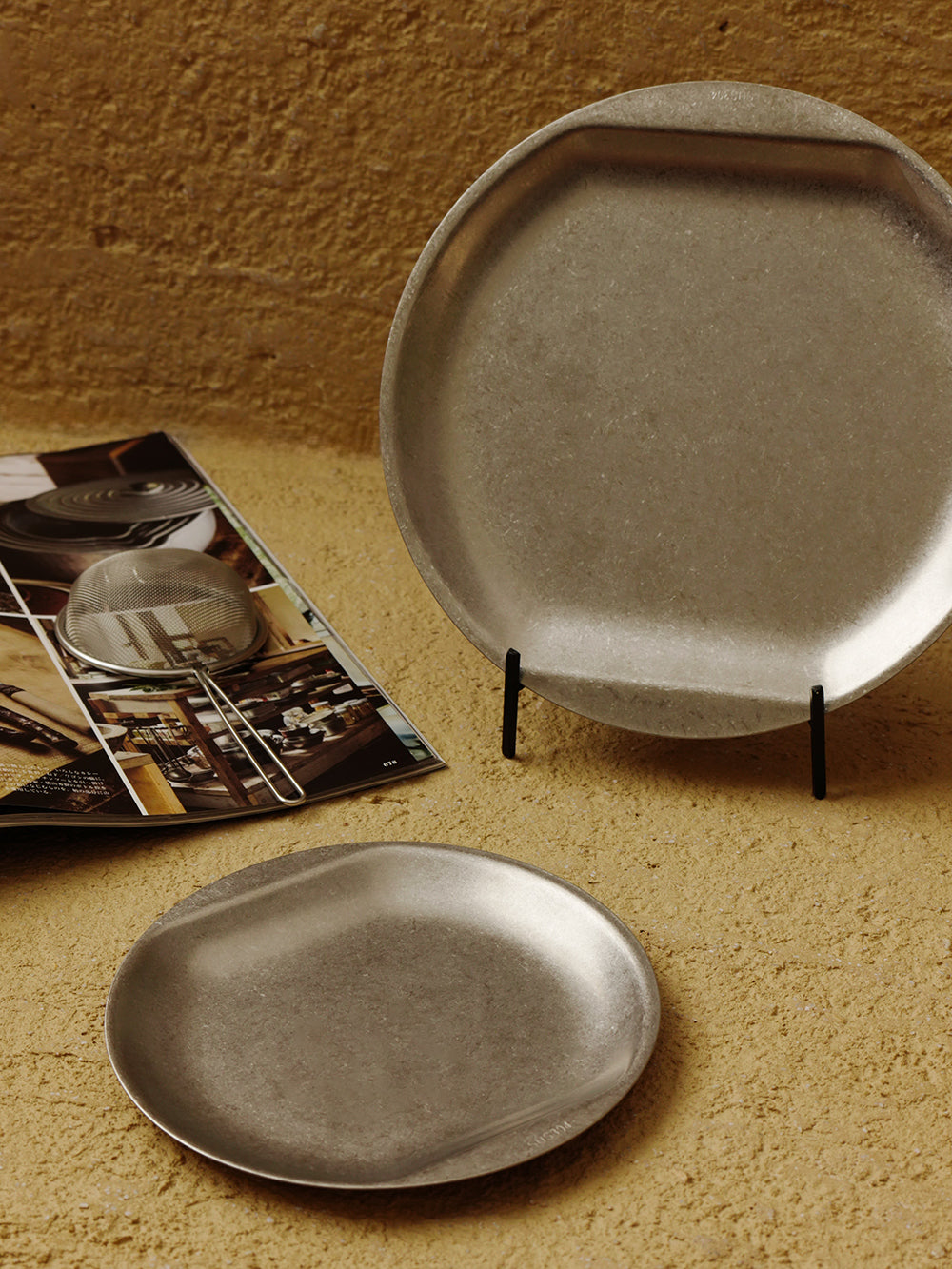 ARC Round Plate with Handle