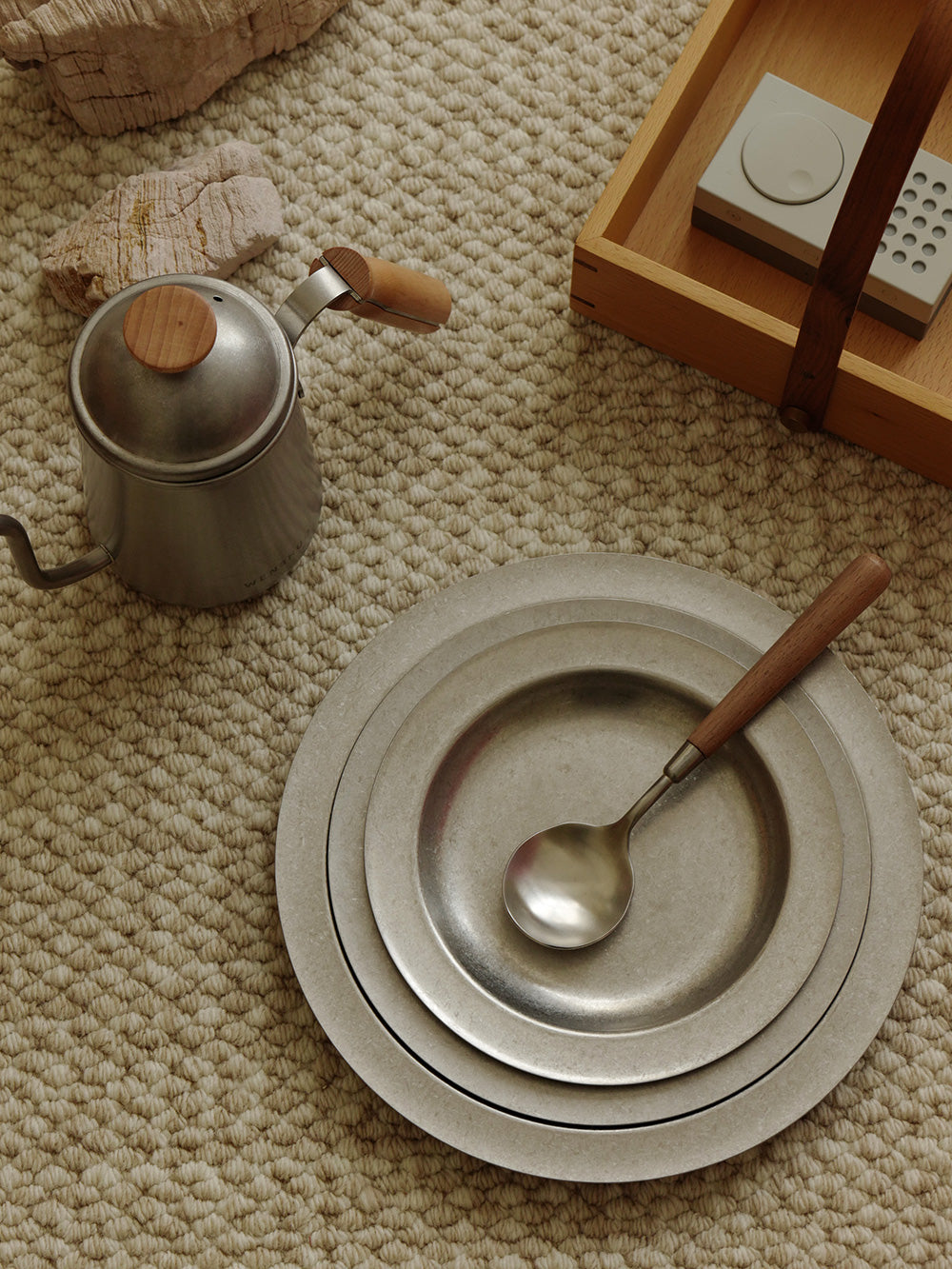NILO Wide-Rim Round Shallow Plate