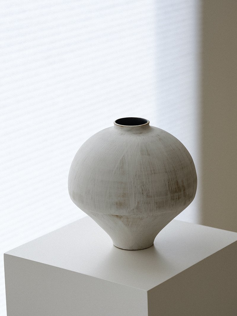 Earthbrush Ceramic Vase — powder glaze