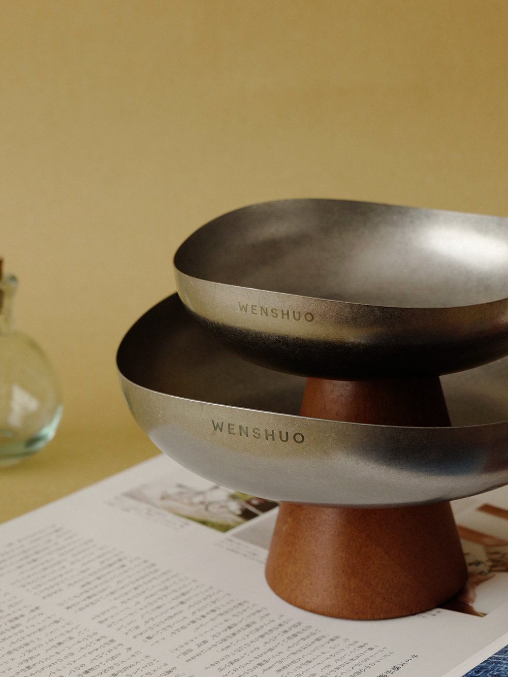Close-up of the Forma bowls with engraved WENSHUO mark