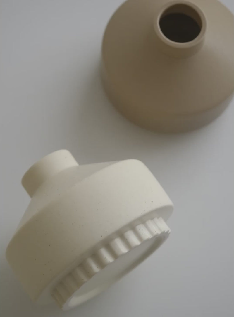 Mini jarrón minimalista de cerámica redondeado 