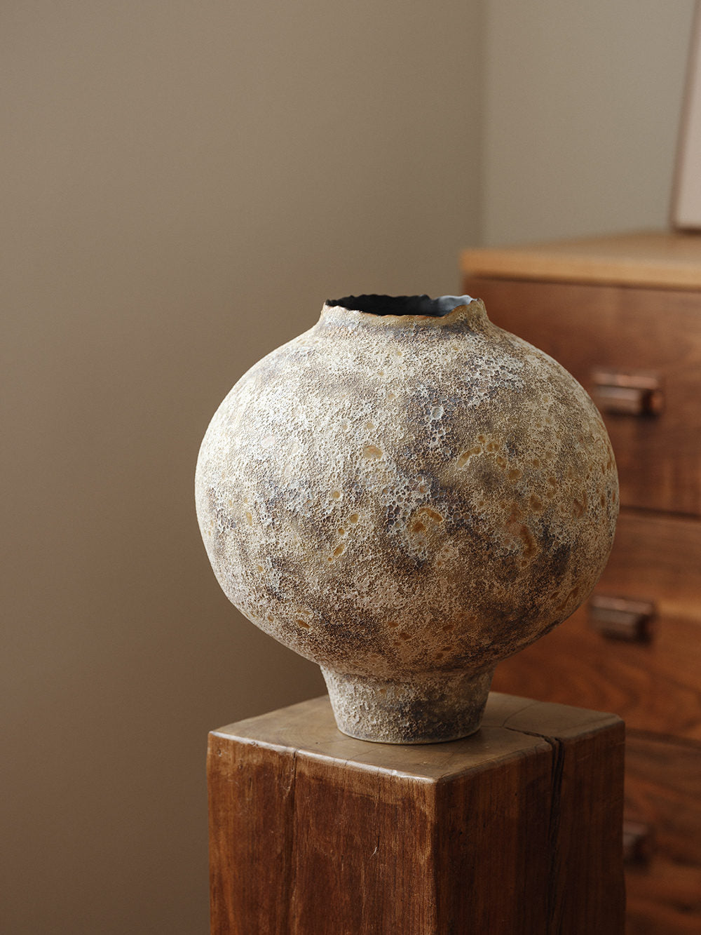 TG32 Mottled Round Ceramic Vase — additional view 2