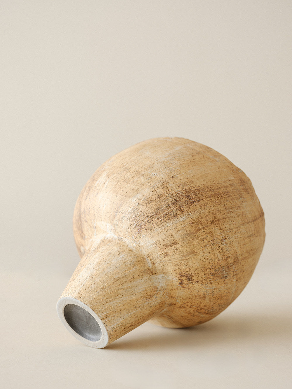 TG33 Pedestal Ceramic Vase — additional view 2